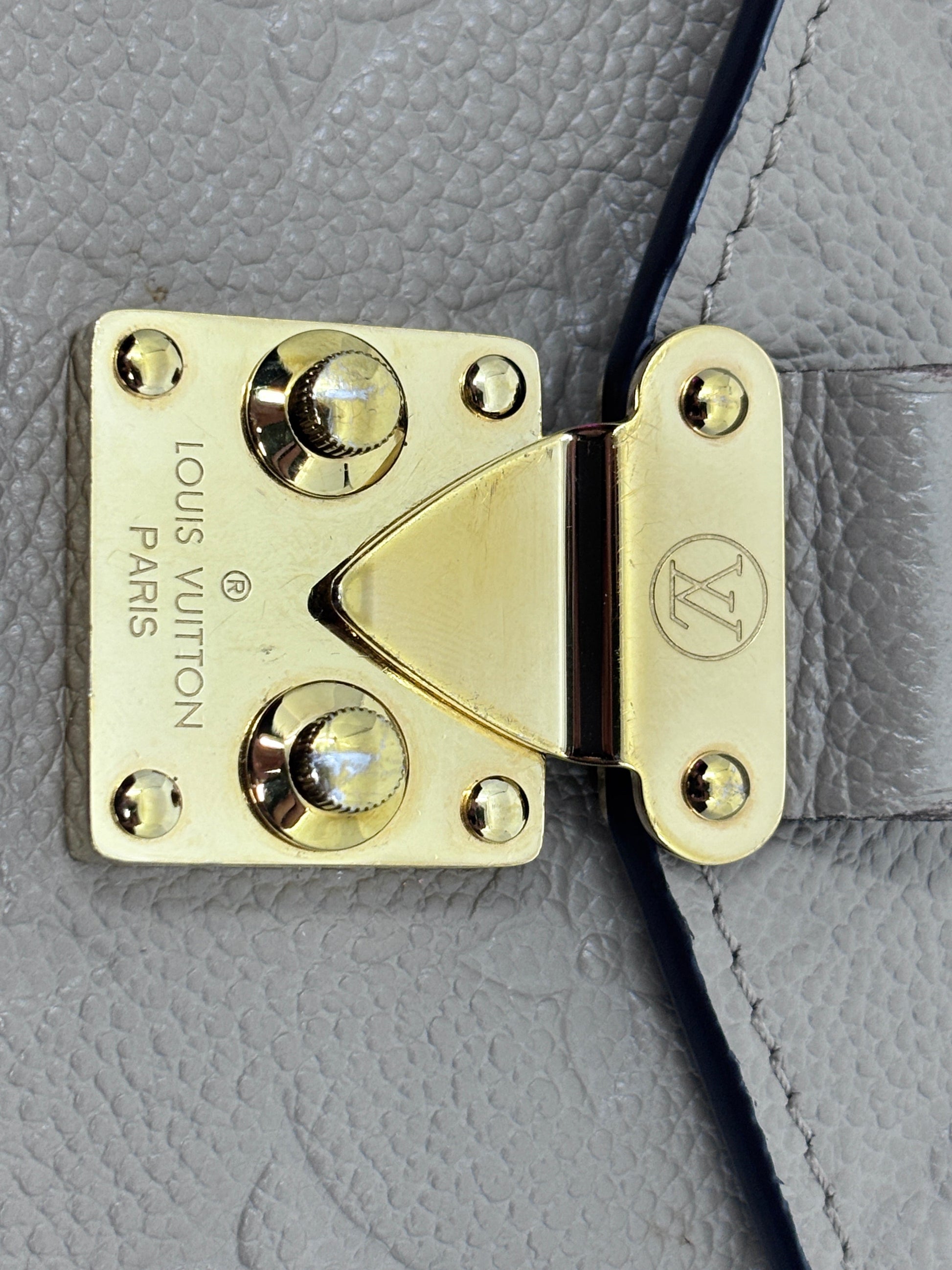 Posh Purse Co Louis Vuitton Pochette Metis gold S-lock closure on embossed turtledove beige Empreinte leather