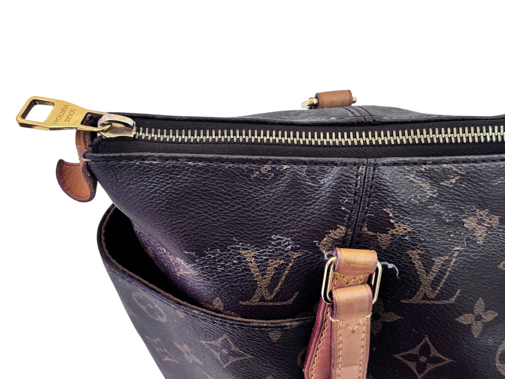 Posh Purse Co preloved Louis Vuitton Totally PM monogram canvas tote bag showing zipper detail and Vachetta trim