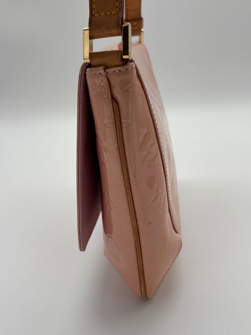 Posh Purse Co Louis Vuitton Vernis Thompson shoulder bag in pink patent leather with monogram embossing and gold hardware.