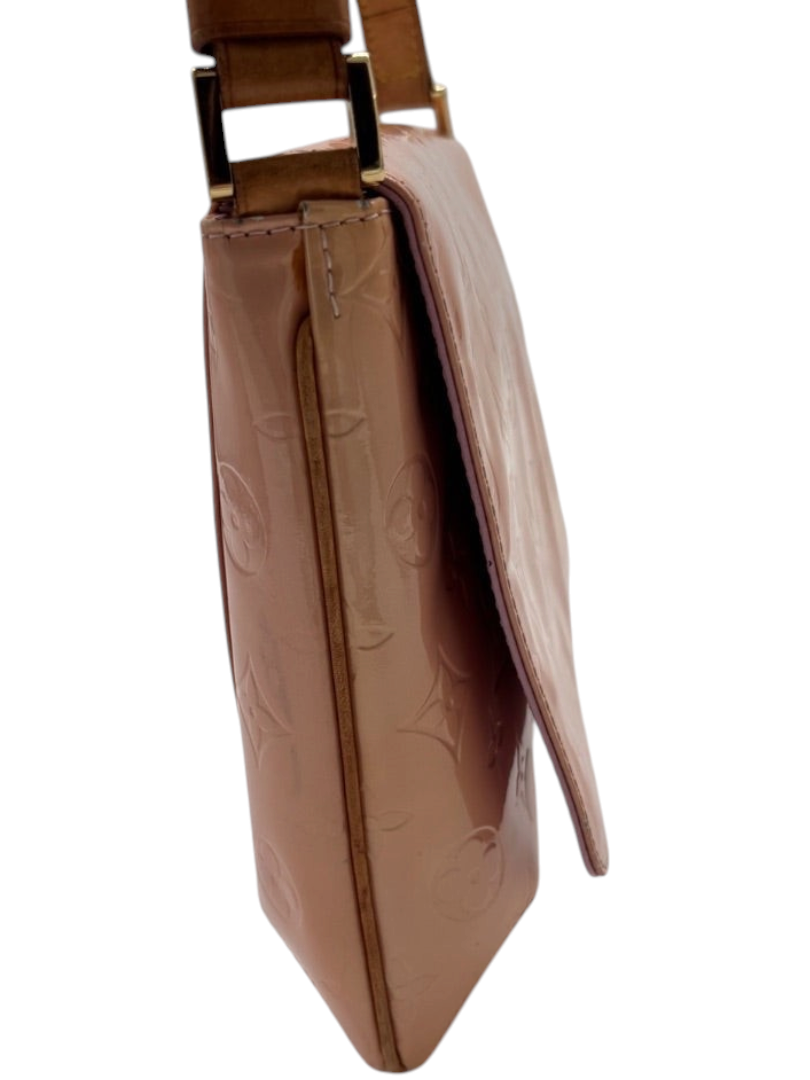 Posh Purse Co Louis Vuitton Vernis Thompson shoulder bag in glossy pink patent leather with embossed monogram.