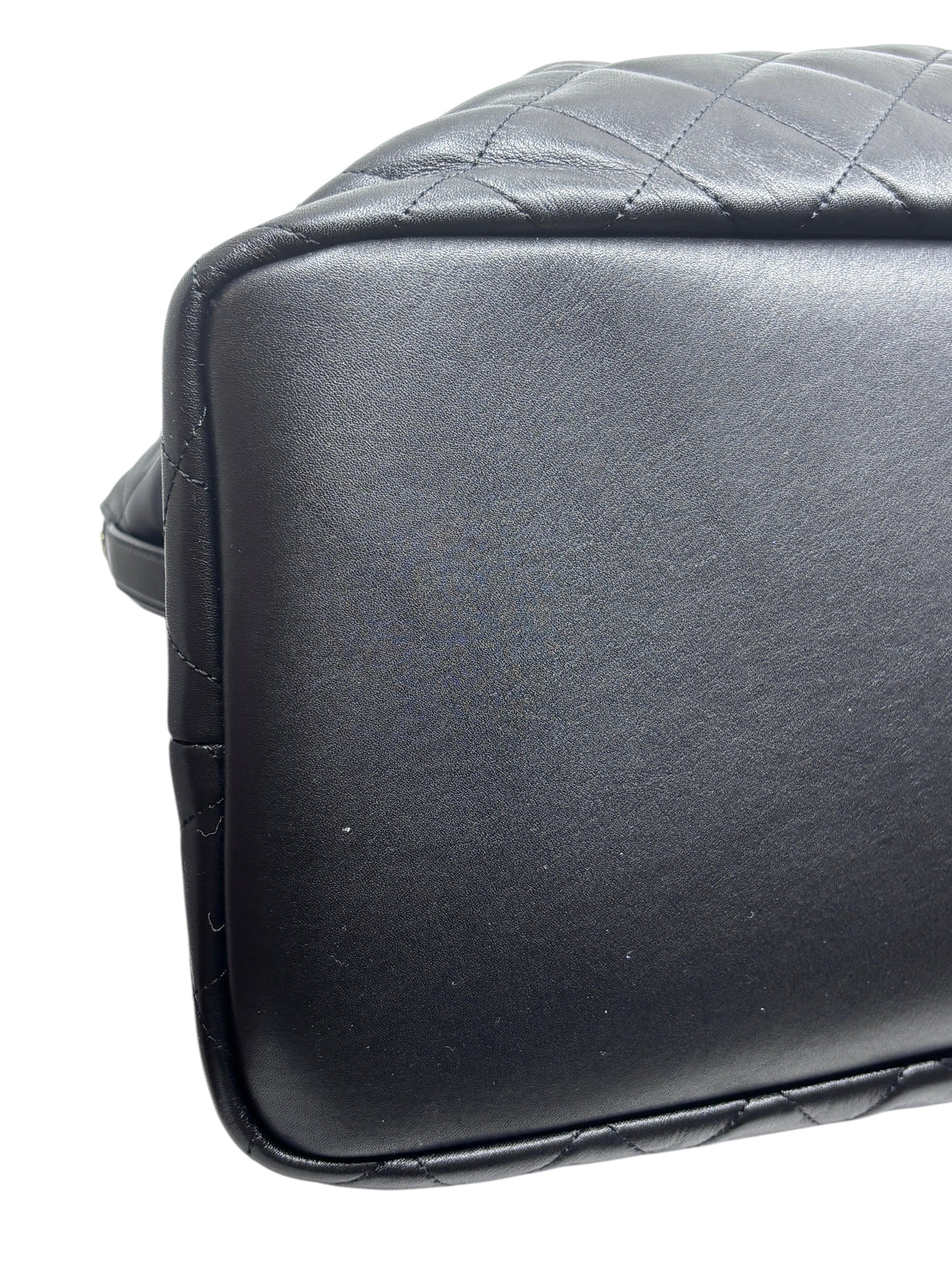 Posh Purse Co black Saint Laurent ES Giant travel bag base detail featuring smooth leather and quilted stitching