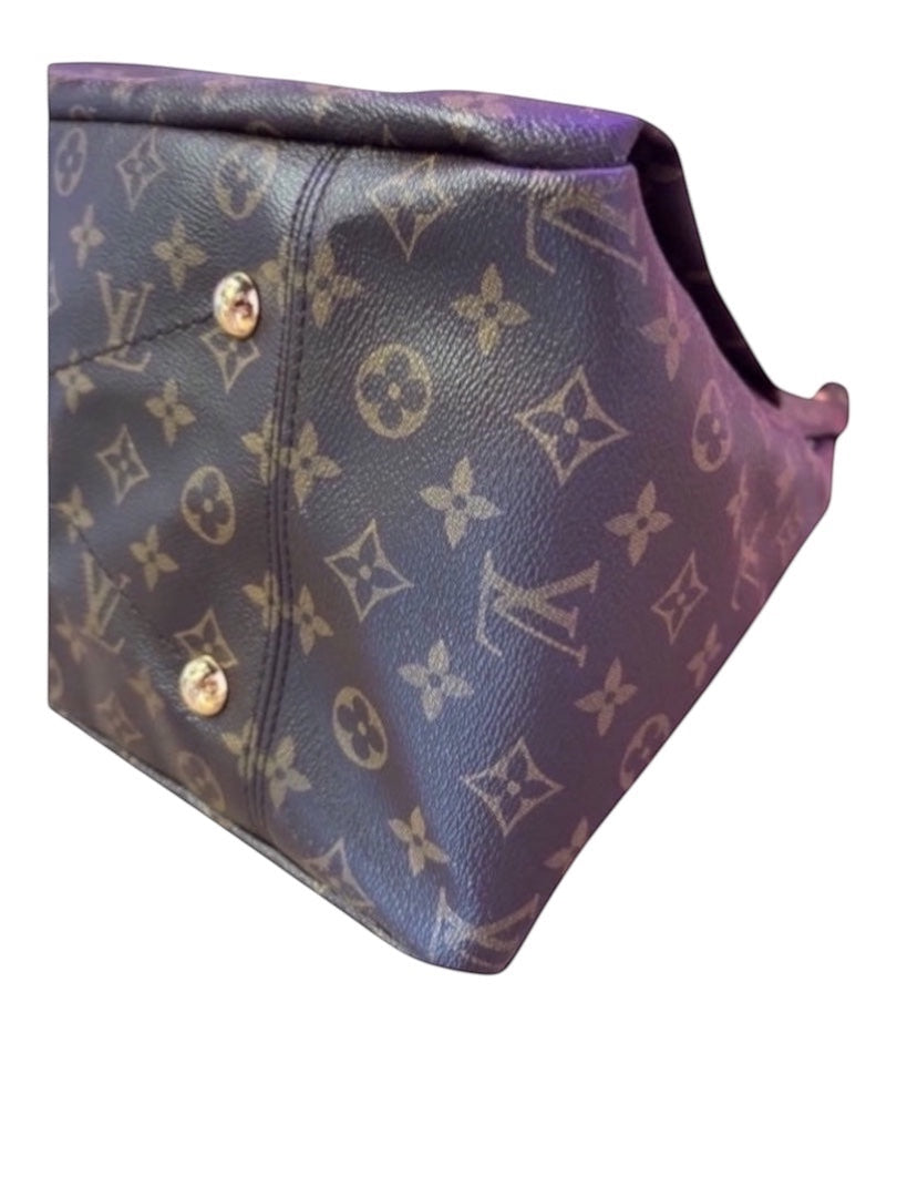 Posh Purse Co Louis Vuitton Artsy MM monogram canvas hobo bag with gold-tone hardware.