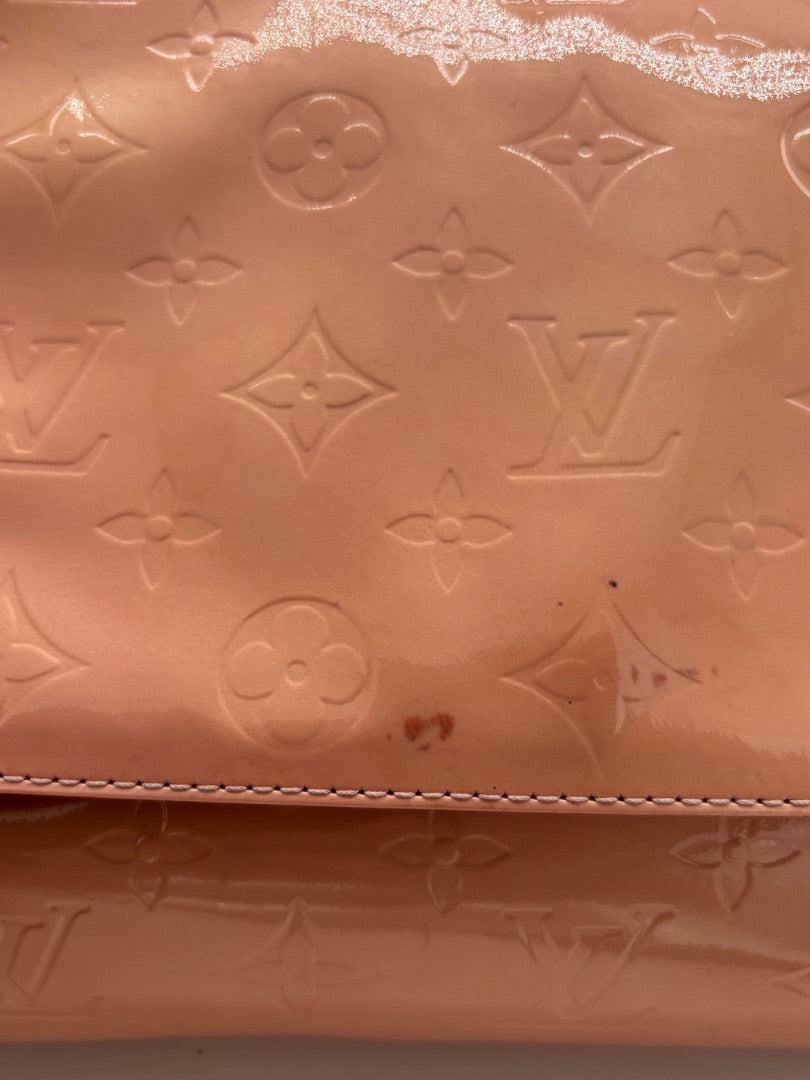 Posh Purse Co Louis Vuitton Vernis Thompson shoulder bag in pink patent leather with embossed monogram. Features a small stain on the front.