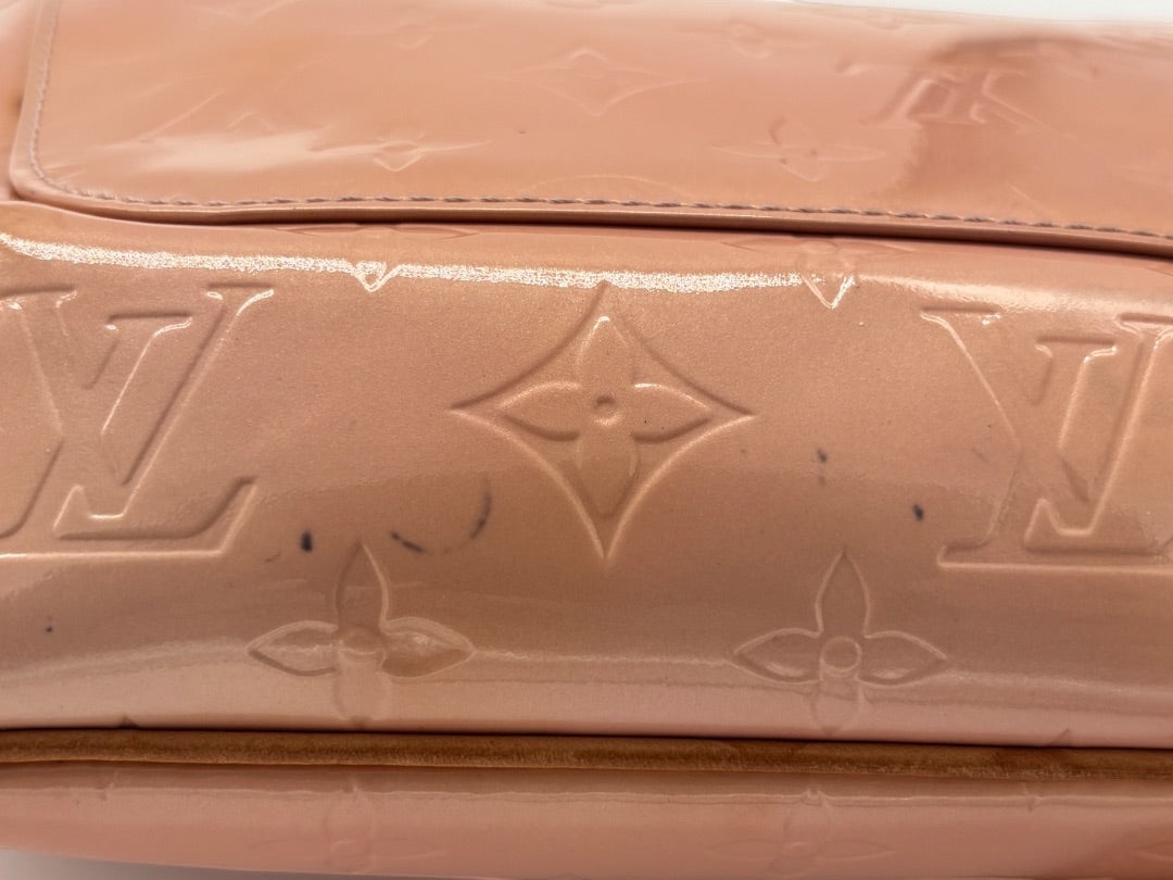 Posh Purse Co Louis Vuitton Vernis Thompson shoulder bag in patent leather, soft pink with embossed monogram. Features a flap closure and shoulder strap.